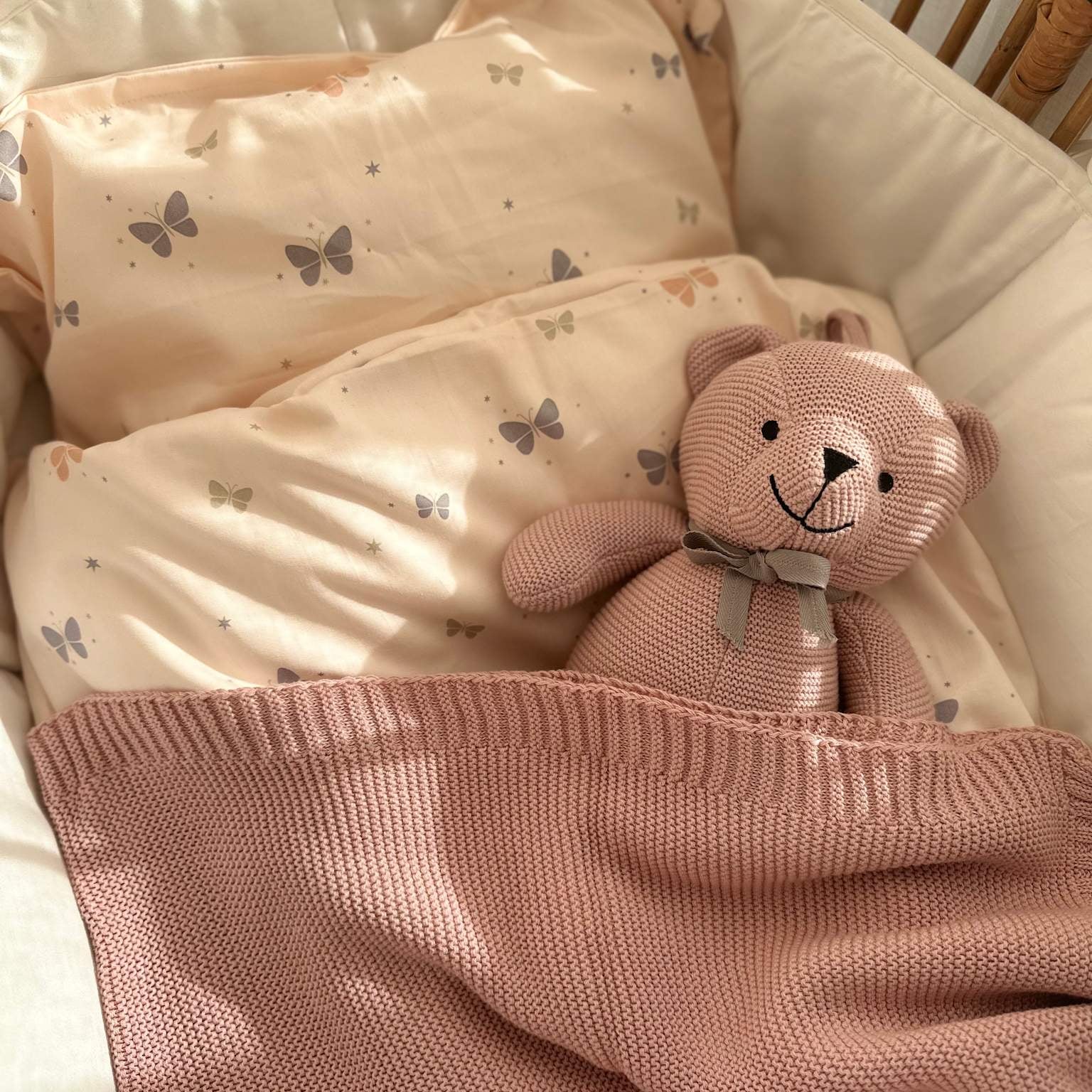 Babytæppe – strikket – Misty Rose